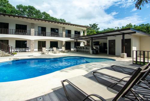 Hotel Green Jacó (Hotel Green Jaco) in เกรบราดา เซกา