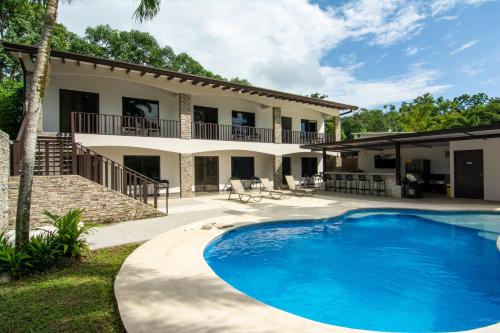 Hotel Green Jacó (Hotel Green Jaco) in เกรบราดา เซกา
