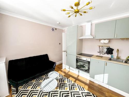 Super Cool Flats in Windsor with Parking and EV, Windsor (photo 7)
