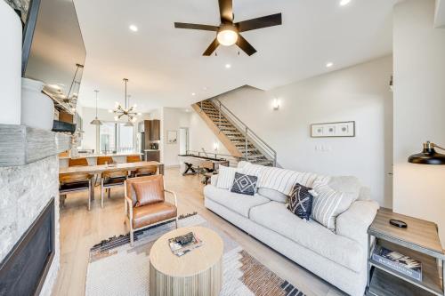 Luxe Silverthorne Home with Rooftop View and Hot Tub! in Silverthorne, USA
