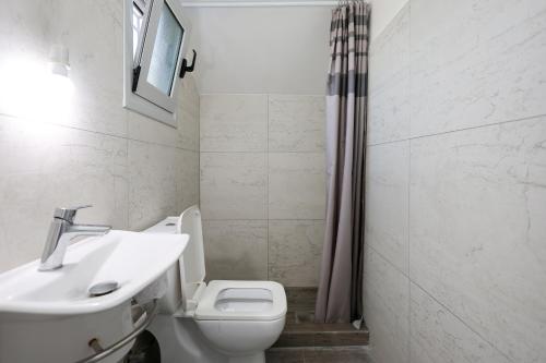Three-Bedroom Villa image 6