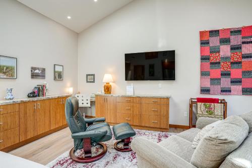 Alameda Studio with Patio 3 Mi to Oakland Coliseum! detail