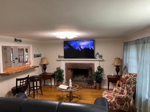 A charm Cape house centrally located close to everything that Cape code offers A charm Cape house centrally located close to everything that Cape code offers