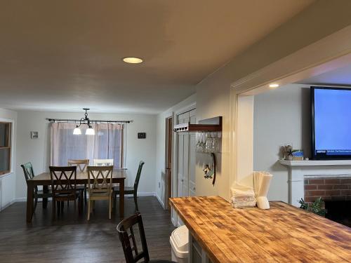 A charm Cape house centrally located close to everything that Cape code offers in เวสต์ ยาร์เมาท์ (MA)