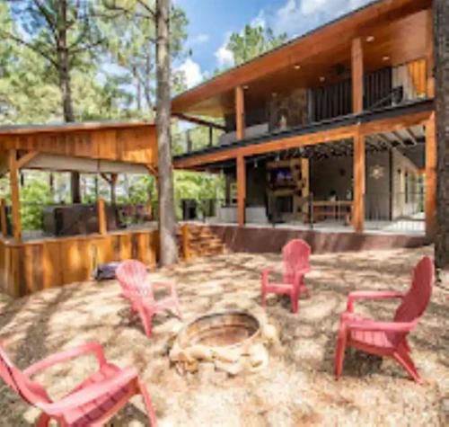 Smokin Buck, Hot Tub, Large Decks, Modern in Broken Bow, USA
