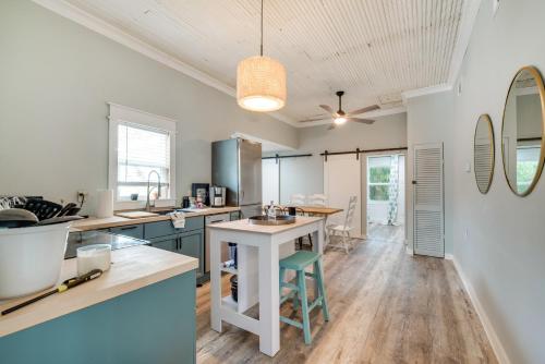 Walk to River and Shops Downtown Dunnellon Escape in Dunnellon