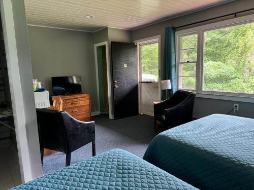 2 double beds