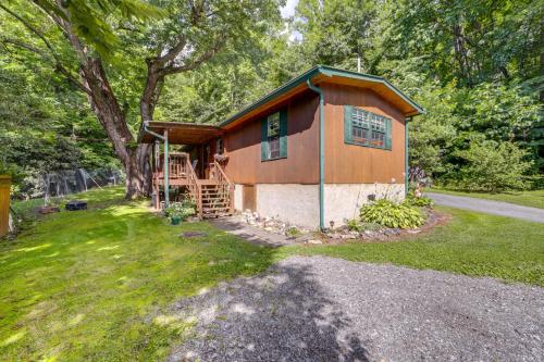 Cozy Waynesville Home with Porch by Blue Ridge Pkwy in Waynesville, USA