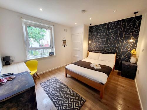 Ágy, Mini hotel with home facilities in Hamilton West in Hamilton
