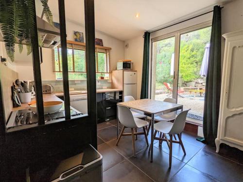 Charmante Maison en pleine nature avec piscine in Assas