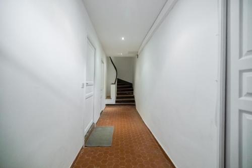 One-Bedroom Apartment image 8