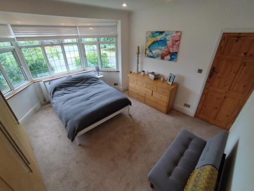 VC - Cottage In The City, London