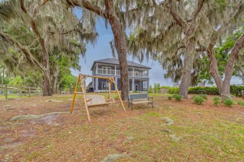 Lakefront Summerfield Getaway with Private Beach! in Summerfield, USA
