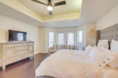 Lakefront Summerfield Getaway with Private Beach! in Summerfield, USA