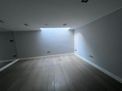Lovely 6 Bedroom House, Londra