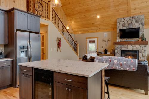 Spacious Cabin: 10 Mi to Sunday River Skiing! in Bethel (ME)