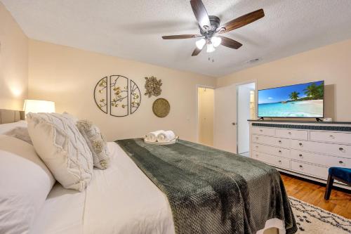 Townhome in PBG, king bed, pergola, BBQ & fire pit in Palm Beach Gardens, USA