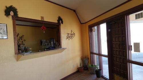 Derrick Inn - image 7
