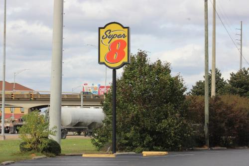 Super 8 by Wyndham Tuscaloosa - image 8