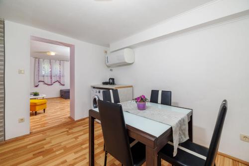 Apartment - Ground Floor image 10