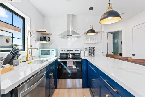 Luxe Desert Tiny Home Glamping - Near Grand Canyon South Rim