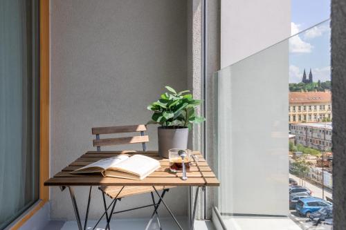 Prague Days - 2BDR Apt - Balcony - Garage Parking - Easy City Center Access, Прага (фото 3)