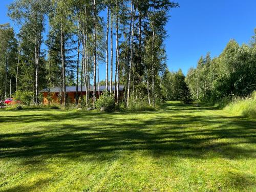 Dārzs, Marika Puhkeküla - Metsanurga Puhkemaja "Barrel Sauna included" (Marika Puhkekula - Metsanurga Puhkemaja "Barrel Sauna included") in Nova Vald