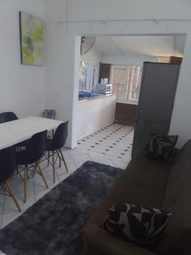 2 bedrooms, 6 beds