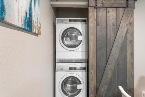 SoCo Chic Apartment Suites Close to Downtown in Austin, USA
