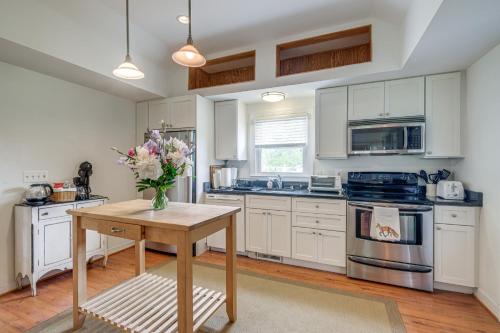 Quiet Cottage Rental in The Plains with Deck and Views in Middleburg, USA