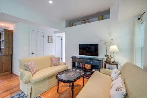 Quiet Cottage Rental in The Plains with Deck and Views in Middleburg, USA