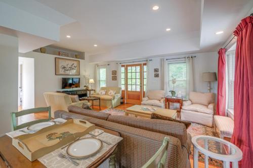 Quiet Cottage Rental in The Plains with Deck and Views in Middleburg, USA