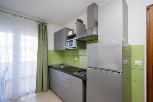 Apartments with parking space Vir - 23221 - image 4
