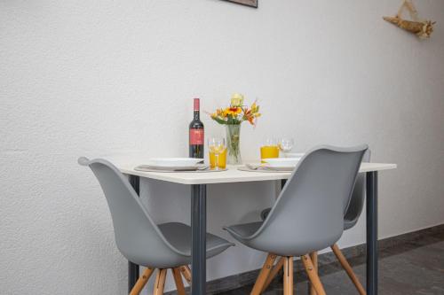 Three-Bedroom Apartment with Terrace image 10