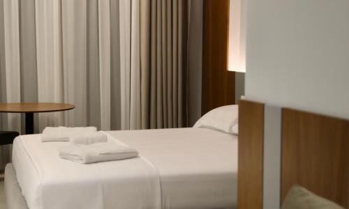 Double Room with Garden View image 8