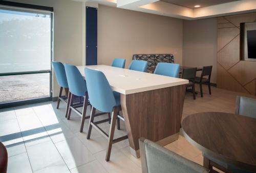 Holiday Inn Express Suites Little Rock West an IHG Hotel - image 4