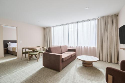 Abode Phillip - image 2
