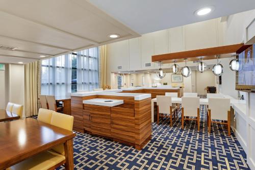 อาหารและเครื่องดื่ม, Staybridge Suites Columbia Baltimore By IHG in โคลัมเบีย (แมรีแลนด์)
