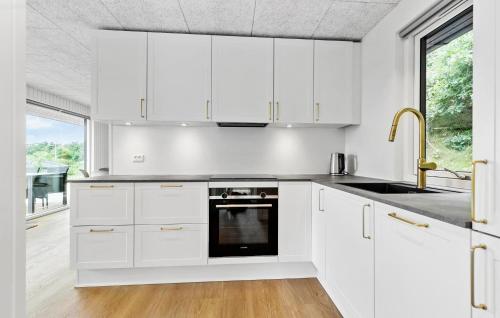 Kitchen, Lovely Home In Ebeltoft With Wifi in Ebeltoft City Center