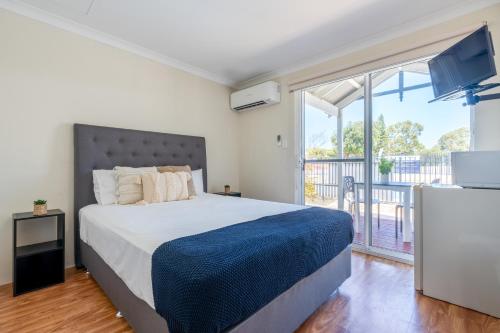 1 queen bed