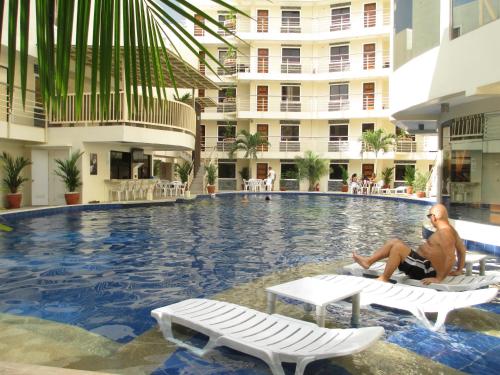 KANDI B11, Poolside, Free Netflix, 250 MBPS, 55 Smart TV, Deluxe King Bed, Fully Equipped Kitchen, Electric is Xtra, Angeles (foto 3)