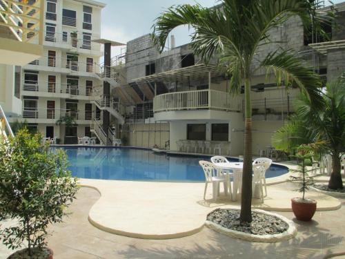 KANDI B11, Poolside, Free Netflix, 250 MBPS, 55 Smart TV, Deluxe King Bed, Fully Equipped Kitchen, Electric is Xtra, Angeles (foto 4)