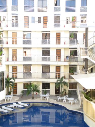 KANDI B11, Poolside, Free Netflix, 250 MBPS, 55 Smart TV, Deluxe King Bed, Fully Equipped Kitchen, Electric is Xtra, Angeles (foto 5)