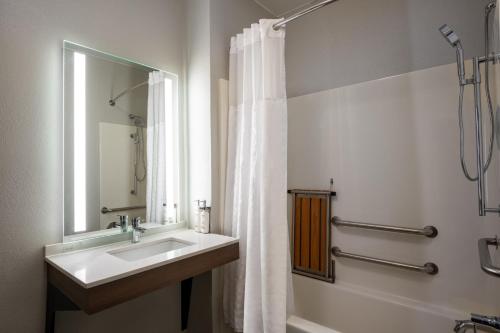 Staybridge Suites West Des Moines an IHG Hotel - image 43