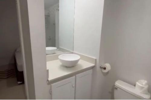 Fredrica House in โครินท์