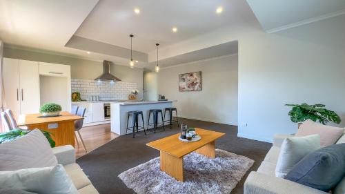 virtuve, Central Te Awamutu Modern House in Teavamutu