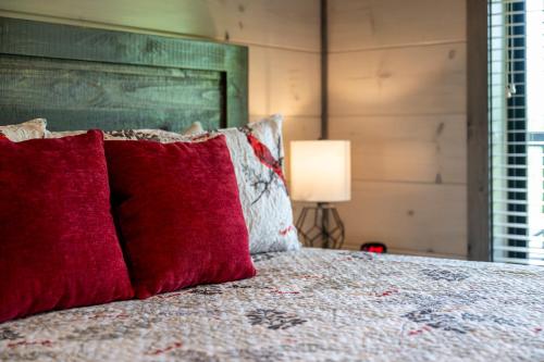 Smoky Bear Vista Brand New Luxury Cabin One Mile from Downtown Gatlinburg - image 11