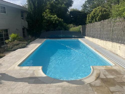 ル=ロンジェロン Gite BEN & NAD proche du Puy DuFou 4つ星 シングルルーム 施設