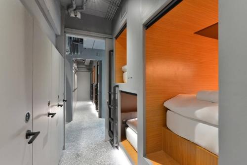 Bed in 8-Bed Mixed Dormitory Room image 6