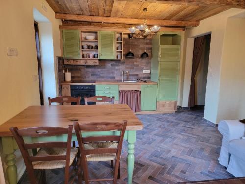 2 bedrooms, 5 beds